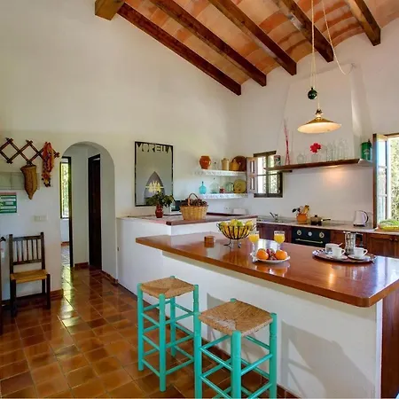Villa Bennassar By Vintage Travel